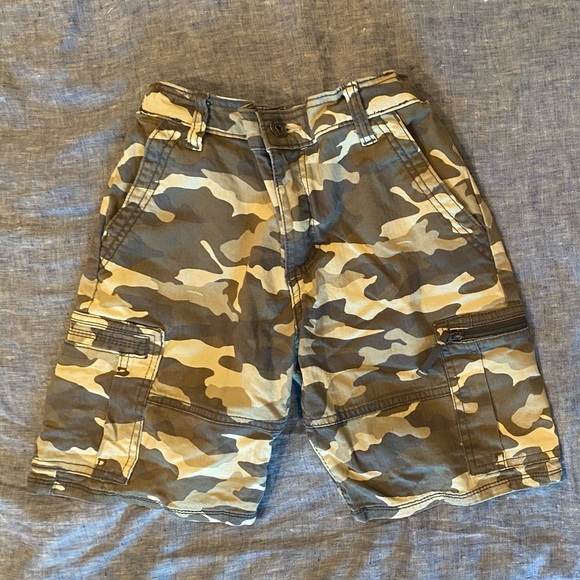 Wrangler set of 2 pair of cargo shorts for boys, size 12 Husky - Picture 2 of 5